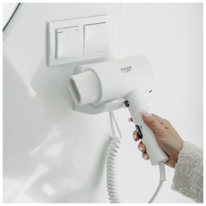 ADLER Secador de pelo 2000W con soporte de pared y 3 temperaturas ADLER Secador de pelo 2000W con soporte de pared y 3 temperaturas