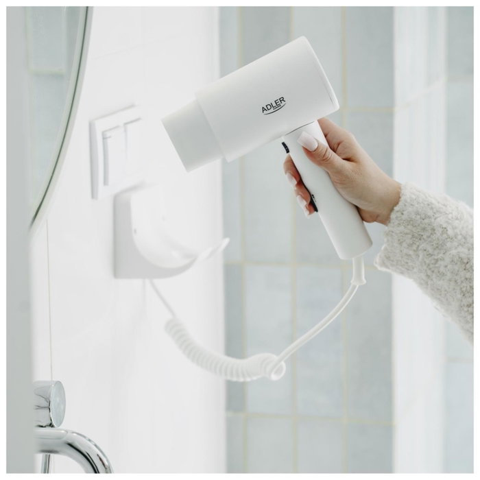 ADLER Secador de pelo 2000W con soporte de pared y 3 temperaturas ADLER Secador de pelo 2000W con soporte de pared y 3 temperaturas
