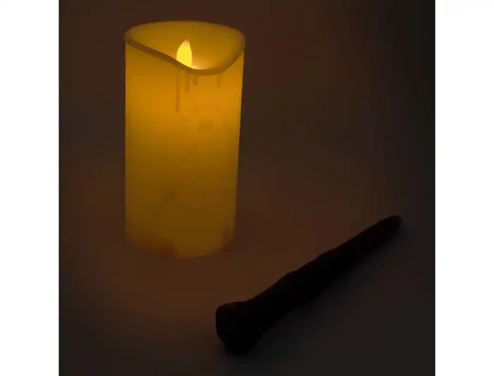 Wondee - Lámpara Harry Potter con Varita Mágica, Luz de Vela que se Enciende/Apaga con Movimiento, Decoración Hogwarts con Escudo, para Colección o Dormitorio Wondee - Lámpara Harry Potter con Varita Mágica, Luz de Vela que se Enciende/Apaga con Movimiento, Decoración Hogwarts con Escudo, para Colección o Dormitorio