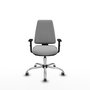 Silla de oficina Elche con mecanismo Asincro tapizada con Tela color Gris claro. Equipada con Base cromada, Brazos 1D y Ruedas 65 mm parqué