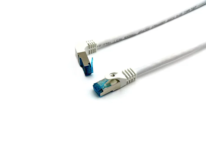 Equip 605807 - Cable Patch Cat6a 0,5 m S/FTP (S-STP) - Para 10 Gigabit Ethernet - Conectores RJ45 Derecho y Angular Macho - Blanco - Compatible con PoE+