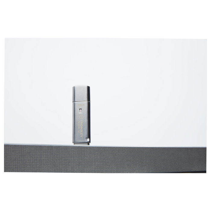 Kingston IronKey Locker+ 50 128GB IKLP50 USB 3.2 con cifrado AES de 256 bits
