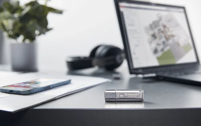 Kingston IronKey Locker+ 50 IKLP50/128GB - Pendrive USB 3.2 Gen 1 (USB-A) 128 GB, Cifrado Hardware AES-256, FIPS 197, Metal, Plata