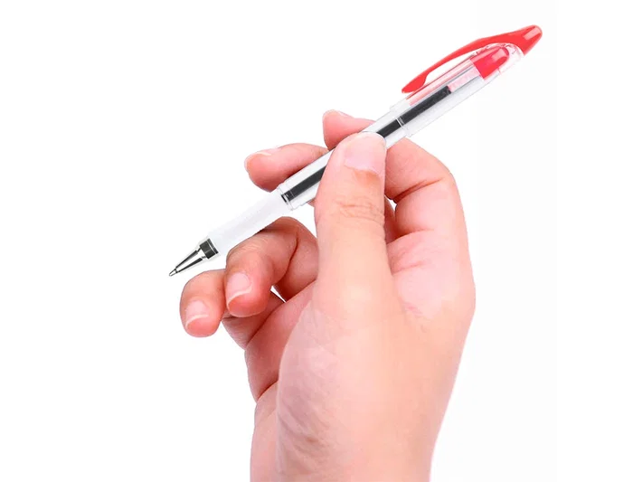 Q-connect Bolígrafo Delta Rojo, Tinta de Aceite, Sujeción de Caucho, Capuchón, Punta Media 1 mm, Trazo 0,7 mm