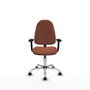 Silla de oficina Algarra con mecanismo Contacto permanente básico tapizada con Tela color Marrón. Equipada con Base cromada, Brazos 2D y Ruedas de parqué