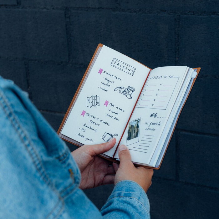 ERIK Cuaderno de Viaje Pink Floyd 19,5x12cm, 2 Cuadernillos 80 Hojas, Bolsillo Tarjetas, Cierre Banda Elástica