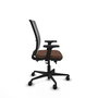 Silla de oficina Haches con mecanismo Sincro/Traslack tapizada con Tela color Marrón oscuro y malla color Gris. Equipada con lumbar 1D, Brazos 2D y Ruedas 65mm nailon