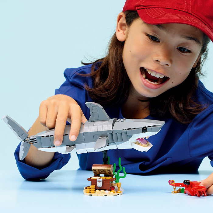 LEGO Creator 3 en 1 Feroz Tiburón con Cofre del Tesoro 31381 LEGO Creator 3 en 1 Feroz Tiburón con Cofre del Tesoro 31381