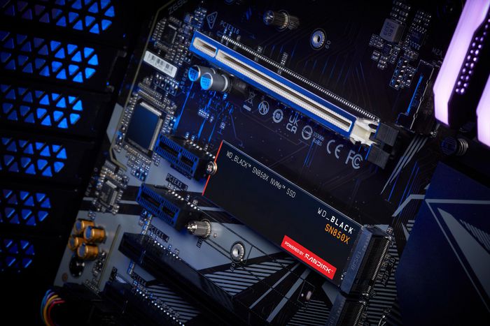 Western Digital WD_BLACK SN850X SSD NVMe M.2 PCIe 4.0 para Gaming, 4 TB, con velocidades de hasta 7300 MB/s, Negra