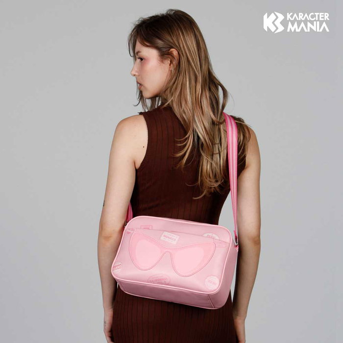 Barbie Bolso Bandolera Fashion Travel Rosa - Compartimento Principal y Bolsillo Frontal con Imán, Forro Interior con Cremallera, Dimensiones 10 x 31 x ସ. Barbie Bolso Bandolera Fashion Travel Rosa - Compartimento Principal y Bolsillo Frontal con Imán, Forro Interior con Cremallera, Dimensiones 10 x 31 x ସ.