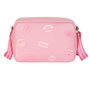 Barbie Bolso Bandolera Fashion Travel Rosa - Compartimento Principal y Bolsillo Frontal con Imán, Forro Interior con Cremallera, Dimensiones 10 x 31 x ସ.