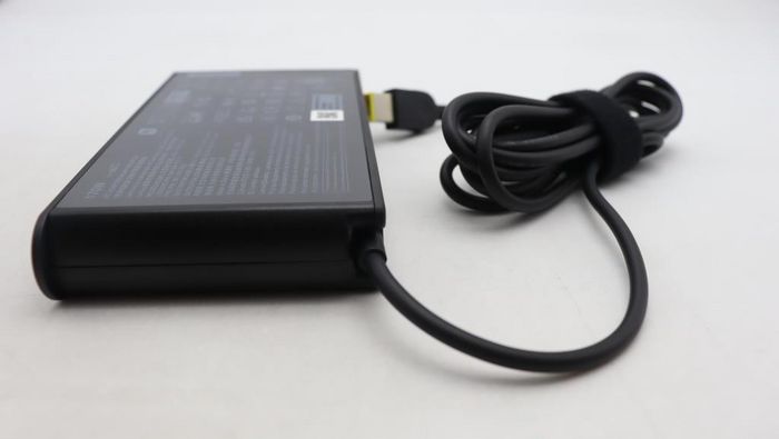 Lenovo Adaptador AC 170W para Portátiles ThinkPad, 20V, Conector Yellow Slim Tip