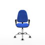 Silla de oficina Algarra con mecanismo Contacto permanente básico tapizada con Tela color Azul. Equipada con Base cromada, Brazos fijos y Ruedas de parqué