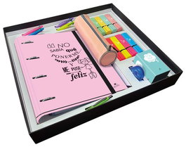 Set Papeleria Mariola Frases Premium 34 Piezas 1X Caja De Carton Forrado Reutilizable 1X Carpeblock 4 Anillas 40Mm 1X Lapicero Carton Forrado 1X Estuche Color 16X Fluorescentes Surtidos 4X Boligrafo 4 En 1 1X Boligrafo Tekno 1X Cinta Correctora 4X Reglas 