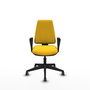 Silla de oficina Elche con mecanismo Asincro tapizada con Similpiel color Amarillo. Equipada con Base piramidal negra, Brazos fijos y Ruedas 65 mm parqué
