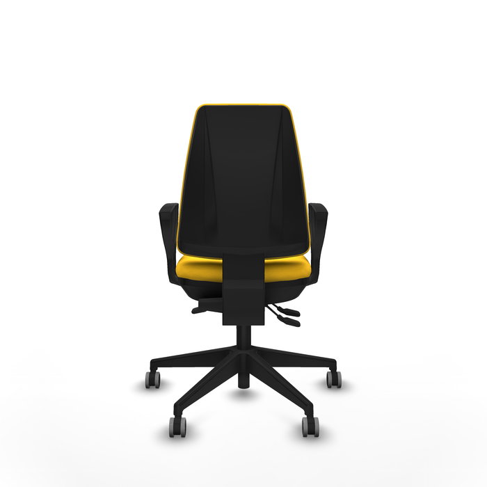 Silla de oficina Elche con mecanismo Asincro tapizada con Similpiel color Amarillo. Equipada con Base piramidal negra, Brazos fijos y Ruedas 65 mm parqué