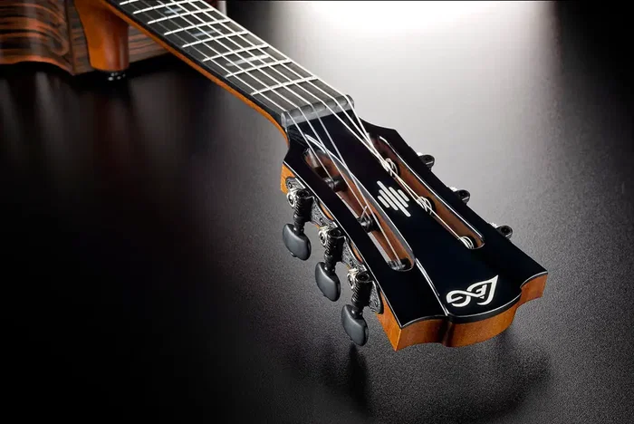 LAG Guitarra Clásica Nylon Auditorium HyVibe H2 50 A/E Cutaway