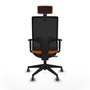 Silla de oficina Horna con mecanismo Sincro/Traslack tapizada con Tela color Naranja y malla color Negro. Equipada con lumbar 1D, Brazos 1D, Cabecero 2D y Ruedas 65 mm parqué