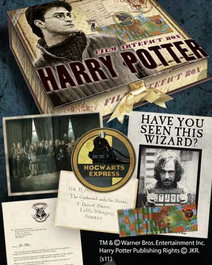 The Noble Collection Replica Harry Potter Caja de Recuerdos con Carta Hogwarts, Poster Sirius Black, Quidditch y Más