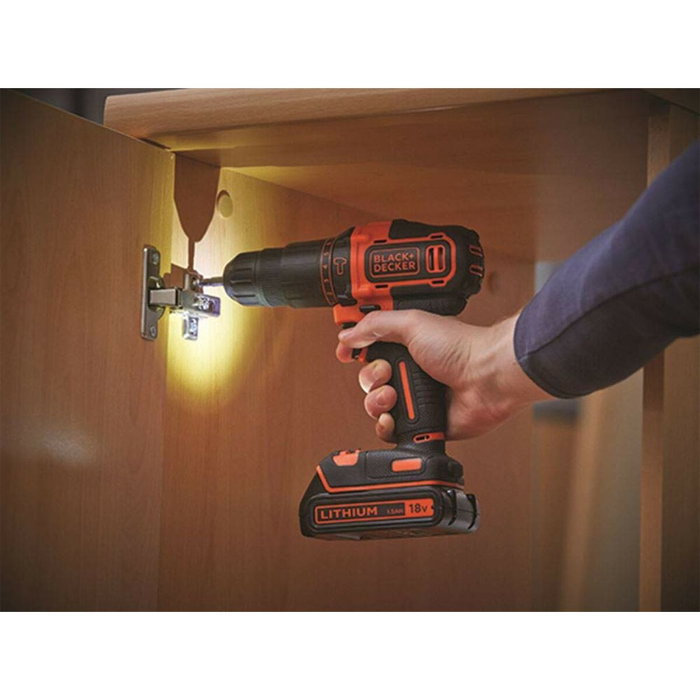 Black+Decker Kit de taladro percutor 18 V con 2 baterías de 1,5 Ah y 80 accesorios
