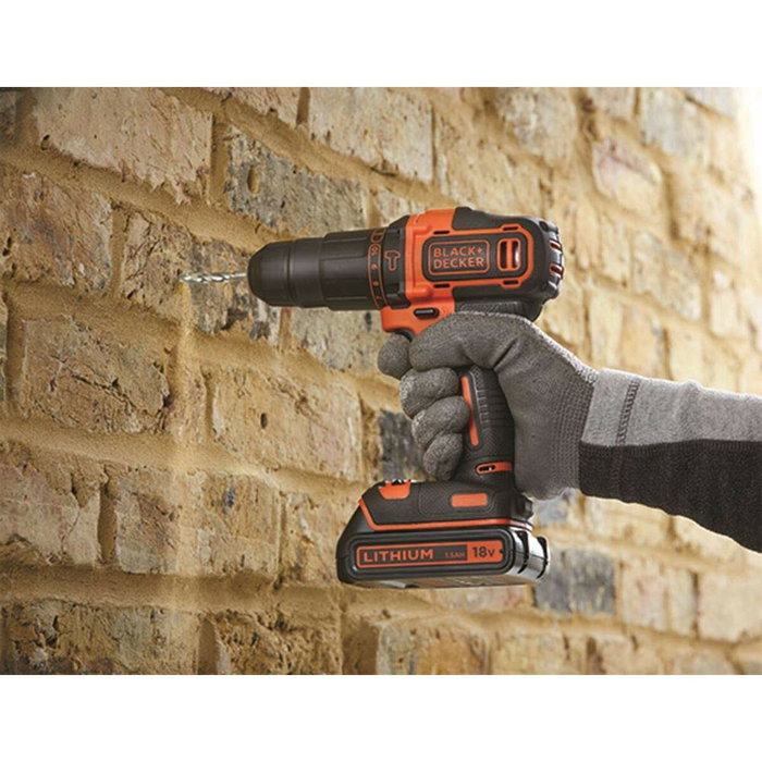 Black+Decker Kit de taladro percutor 18 V con 2 baterías de 1,5 Ah y 80 accesorios