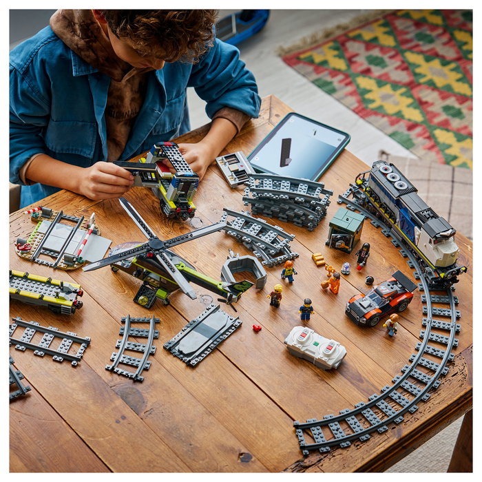 LEGO 60508 City Asalto al Tren de Policía, Juego de Construcción de 1313 Piezas para Niños de 7 a 99 Años, Multicolor