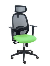 Silla de oficina Cilanco con mecanismo Sincro tapizada con Tela color Pistacho y malla color Negro. Equipada con lumbar 1D, Brazos 1D, Cabecero 2D y Ruedas de parqué