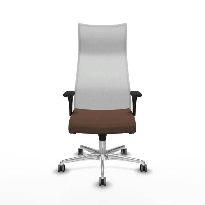 Sillón Albacete con mecanismo Sincro tapizada con Tela color Marrón oscuro y malla color Blanco. Equipado con Base aluminio, Brazos 1D y Ruedas 65 mm parqué