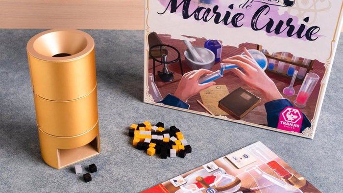 Tras los Pasos de Marie Curie - Juego de Mesa Estratégico y Educativo de Ciencia para 2-4 Jugadores, Duración 30 Minutos, +10 Años