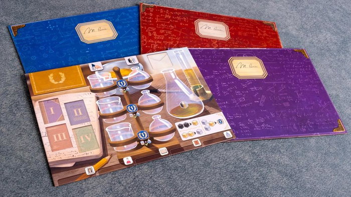 Tras los Pasos de Marie Curie - Juego de Mesa Estratégico y Educativo de Ciencia para 2-4 Jugadores, Duración 30 Minutos, +10 Años