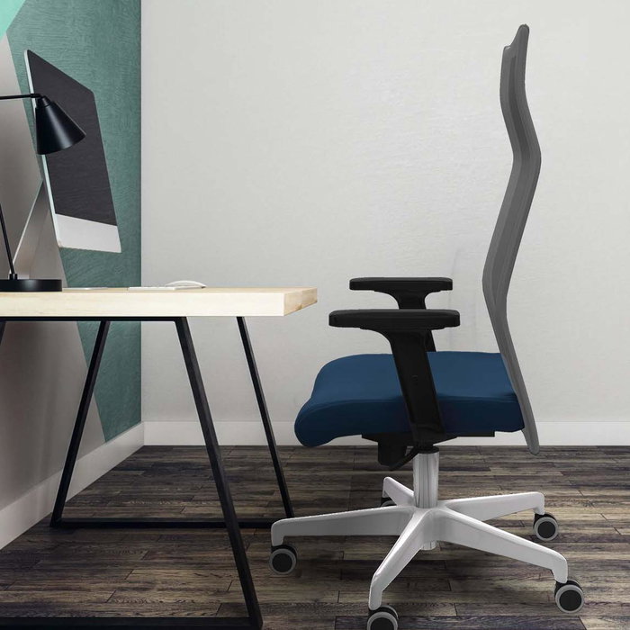 Sillón Albacete con mecanismo Sincro tapizada con Similpiel color Pistacho y malla color Blanco. Equipado con Base poliamida blanca, Brazos 2D y Ruedas 65 mm parqué