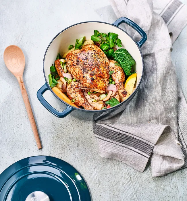 Cosy & Trendy COS5401110056843 Cacerola con Tapa Hierro Fundido Esmaltado Ø24 cm 4.6 L Apta Inducción Azul