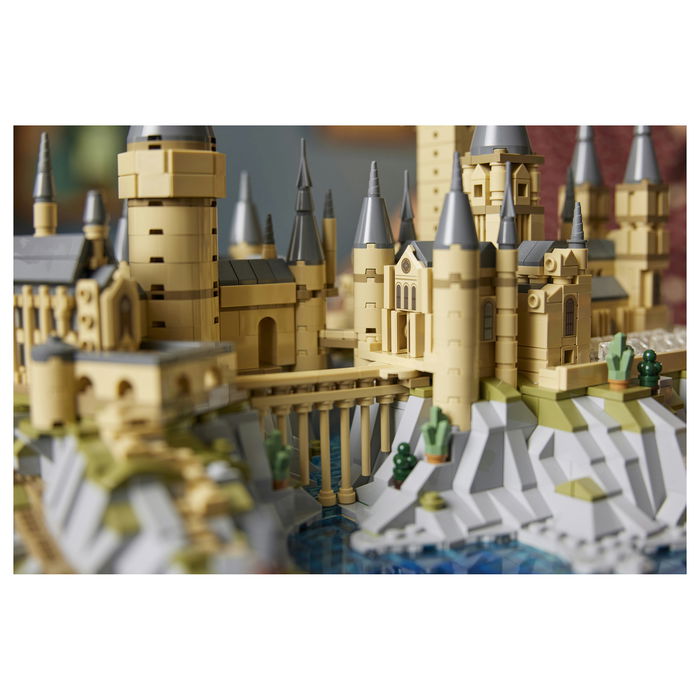 LEGO 5702017413228 Harry Potter Castillo y Terrenos de Hogwarts, Juego de Construcción de 2660 Piezas, Para Mayores de 18 Años LEGO 5702017413228 Harry Potter Castillo y Terrenos de Hogwarts, Juego de Construcción de 2660 Piezas, Para Mayores de 18 Años