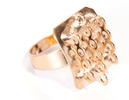 Innspiro Anillo Metálico Ajustable Dorado con Base Rectangular