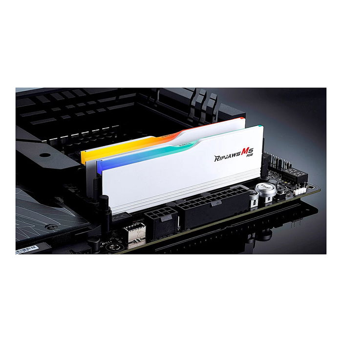 G.Skill Ripjaws M5 RGB DDR5-6000 RAM 64GB (2x32GB) Kit de Memoria F5-6000J3238G32GX2-RM5RW para Intel XMP - Blanco