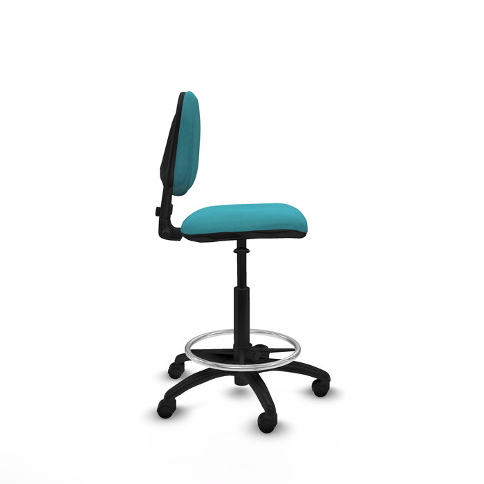 Taburete Isso con mecanismo Contacto permanente básico tapizada con Tela color Turquesa. Equipado con Base poliamida negra, Sin brazos y Ruedas de nailon 50 mm