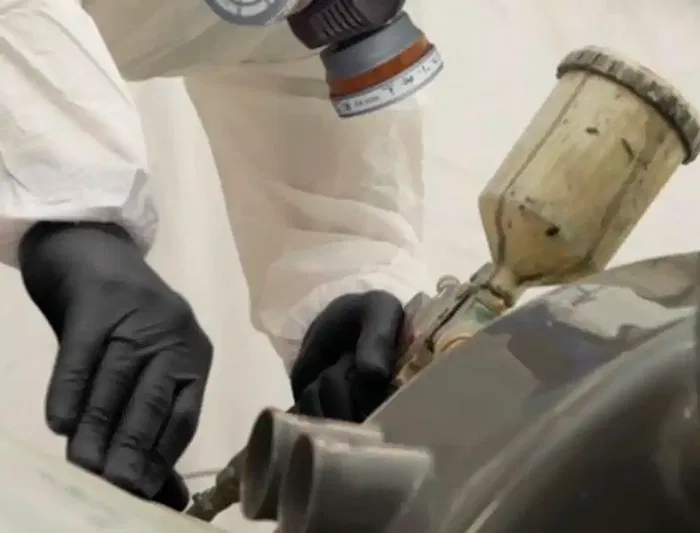 Deltaplus Guantes de nitrilo quimico desechable no empolvado talla 7/8 color negro caja de 100 unidades