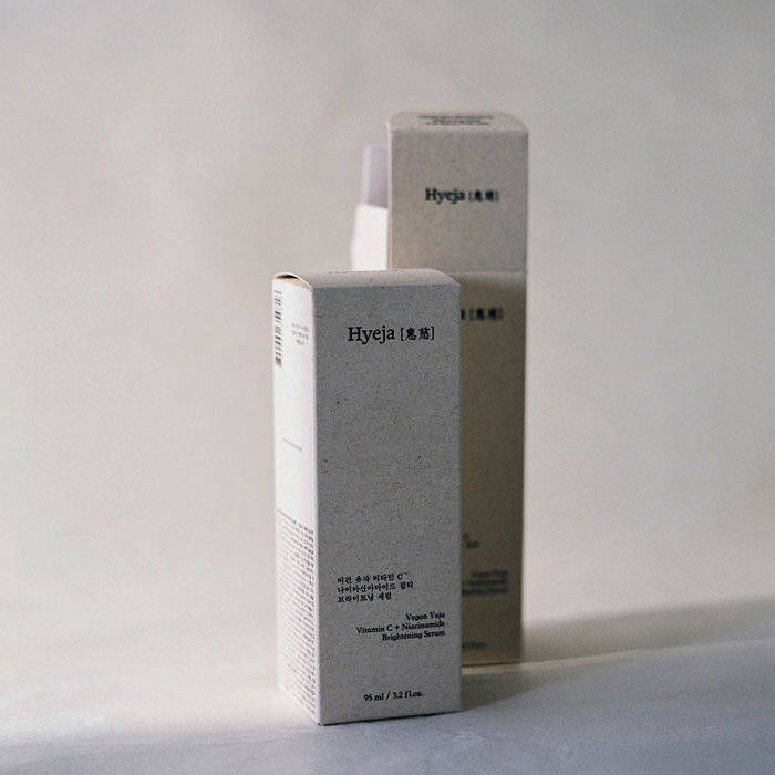 Hyeja - Sérum Iluminador de Yuja con 63,12% de Vitamina C, Niacinamida y Agua de Té Verde para Todo Tipo de Piel - Vegano - 95 ml Hyeja - Sérum Iluminador de Yuja con 63,12% de Vitamina C, Niacinamida y Agua de Té Verde para Todo Tipo de Piel - Vegano - 95 ml