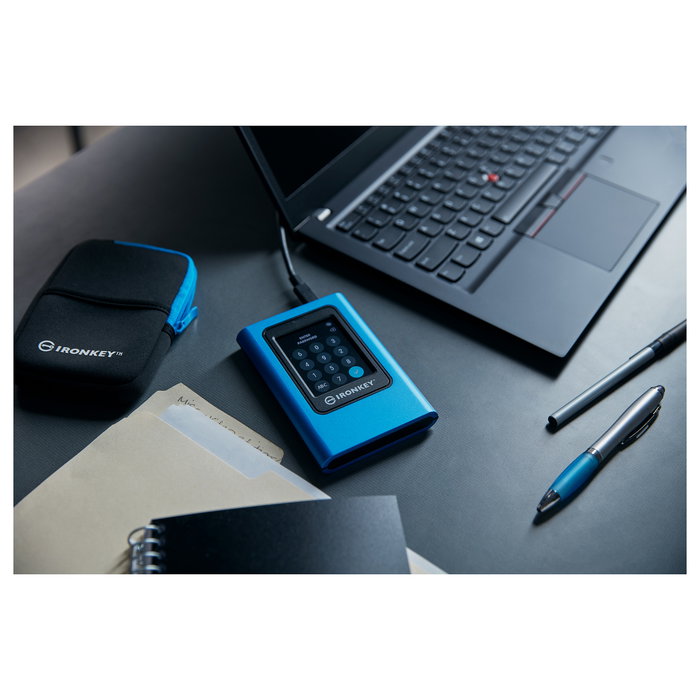 Kingston IronKey Vault Privacy 80 3.84TB SSD Externo Cifrado USB 3.2 Gen 1 Tipo C, 230 MB/s, AES-XTS 256-bit, FIPS 197, Azul Kingston IronKey Vault Privacy 80 3.84TB SSD Externo Cifrado USB 3.2 Gen 1 Tipo C, 230 MB/s, AES-XTS 256-bit, FIPS 197, Azul