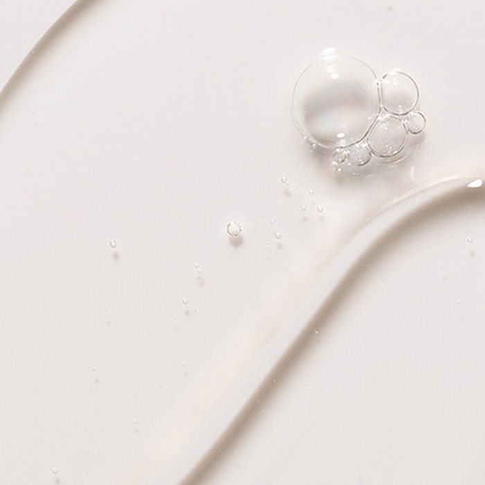 KERASILK ESSENTIALS Champú Anticaspa para Cuero Cabelludo Graso, Purifica y Reequilibra, Formulación Vegana Sin Sulfatos, Con Seda Biomimética y Ectoína, 250 ml