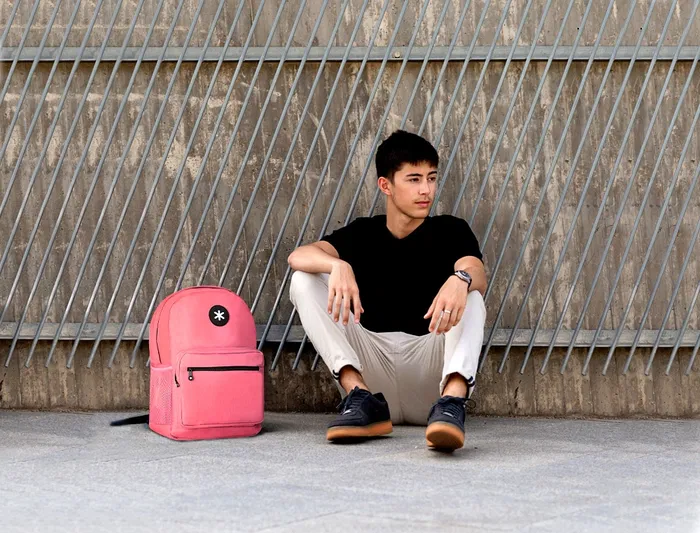 Antartik Mochila escolar con asa y bolsillo frontal con cremallera, color Coral, 320x140x430 mm