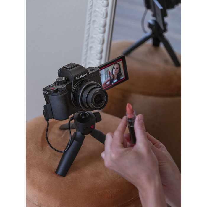 Panasonic Lumix DC-G100D Black con lente H-FS 12-32 y agarre trípode DMW-SHGR2 Panasonic Lumix DC-G100D Black con lente H-FS 12-32 y agarre trípode DMW-SHGR2