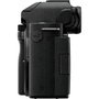 Panasonic Lumix DC-G100D Black con lente H-FS 12-32 y agarre trípode DMW-SHGR2