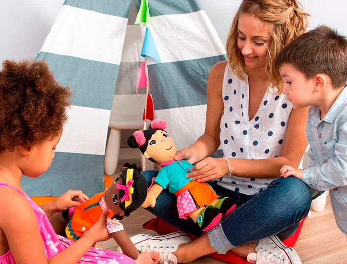 Miniland Juego de Muñecos Asiáticos para Desarrollo de Destreza Manual 360x200x80 mm