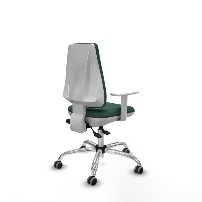 Silla de oficina Elche con mecanismo Asincro tapizada con Tela color Verde botella. Equipada con Base cromada, Reposabrazos blancos y Ruedas 65 mm parqué