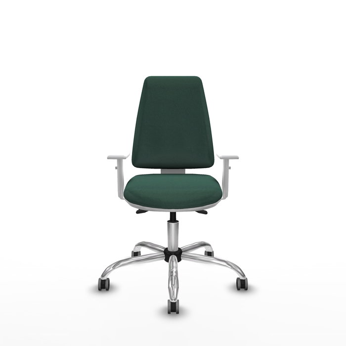 Silla de oficina Elche con mecanismo Asincro tapizada con Tela color Verde botella. Equipada con Base cromada, Reposabrazos blancos y Ruedas 65 mm parqué