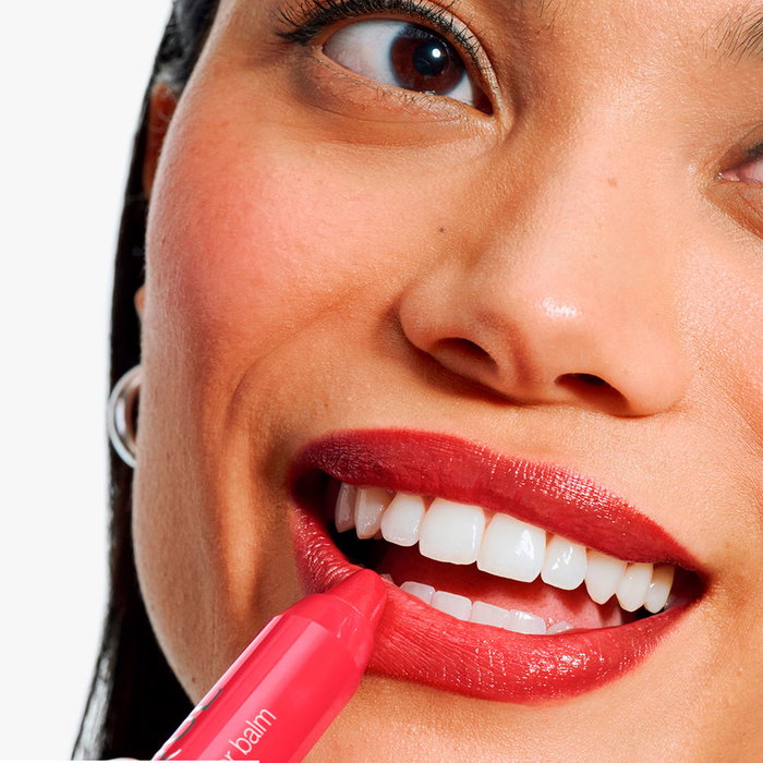Clinique CHUBBY STICK Bálsamo Labial Hidratante con Color #Chunky Cherry 3 g - Labios Nutritivos con Manteca de Karité y Mango