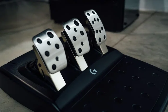 Logitech G923 SE Kit Volante + Pedales + Palanca Xbox Series X/S, Xbox One, Xbox, USB 2.0, Negro, Giro 900°, Retroalimentación de Fuerza