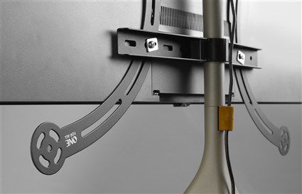 One For All WM7472 Soporte para TV Tipo Trípode Giratorio 360°, para Pantallas de 32'' a 65'', Diseño Elegante con Patas de Madera