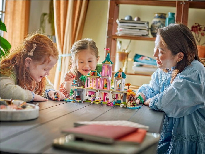 LEGO Disney Castillo de las Princesas y Mascotas Reales 43267